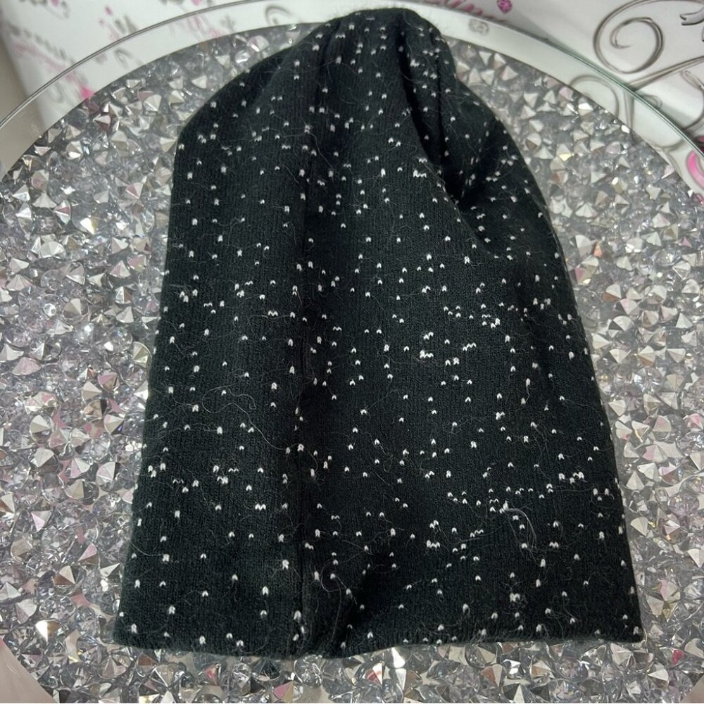 Disney Star Wars yoda grogu Black Beanie with Green Character Design embroidered - Picture 2 of 2